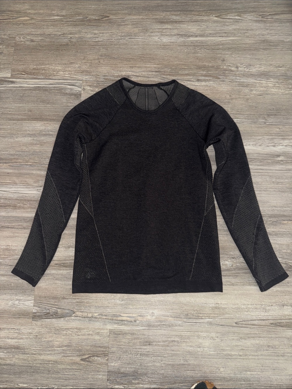 Athleta Black Long-Sleeve Seam-Detail Performance Tee
